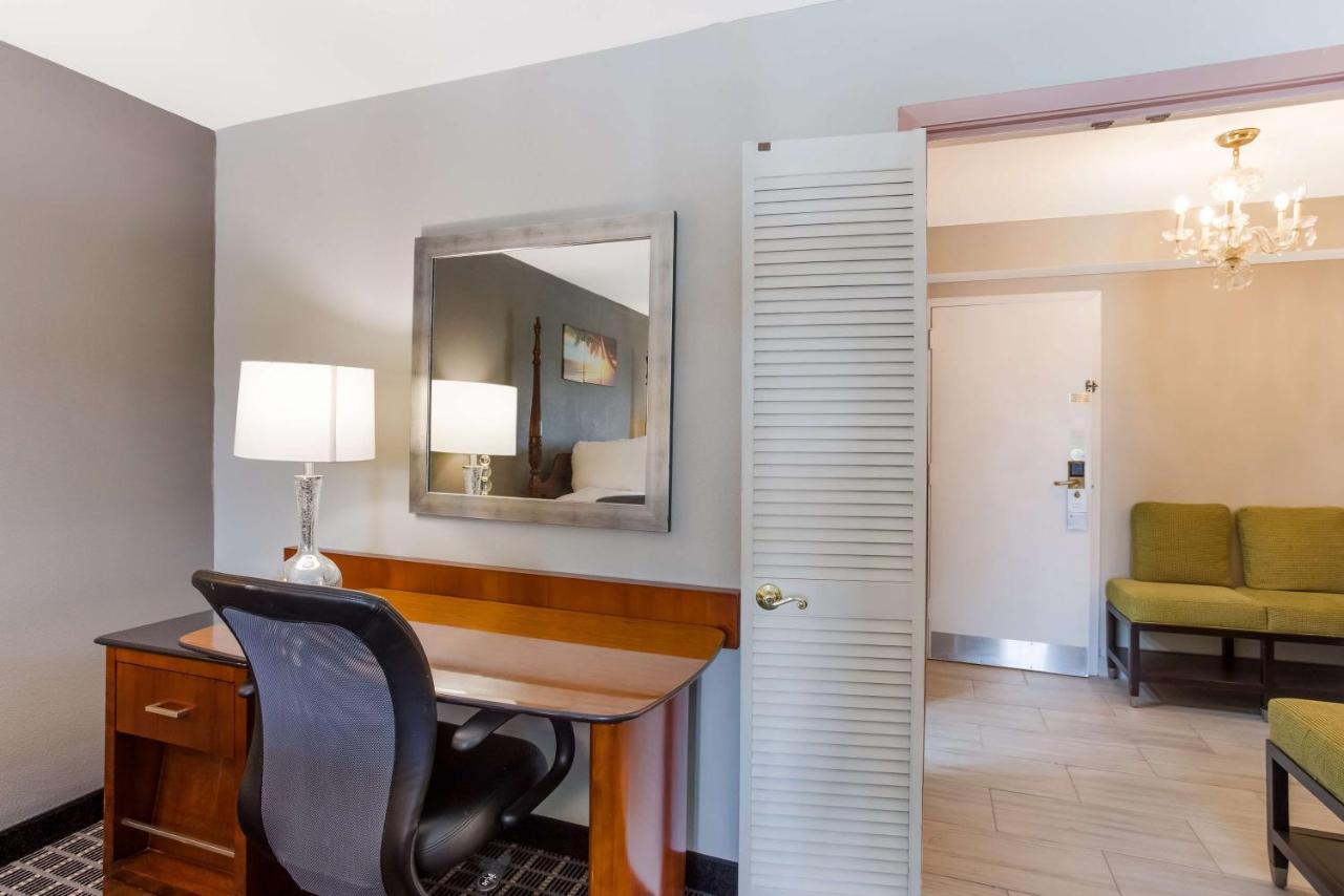 Surestay Plus Hotel By Best Western Greenwood Exterior foto